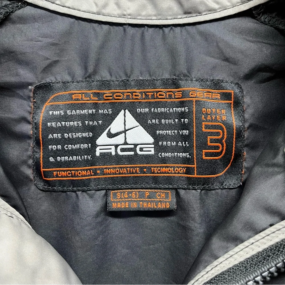 Vintage Nike ACG Black Packable Windbreaker Womens Size S - Picture 11 of 12